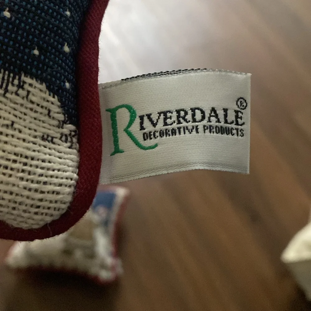 Riverdale Decorative small pillows - Picture 4 of 6